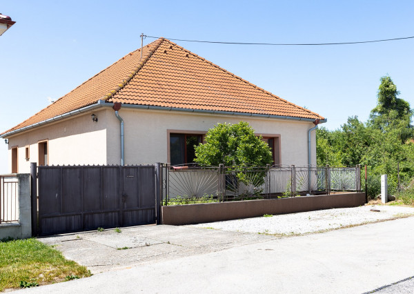 V Gáni predaj rekonštr. 5izb RD 120m2, garáž, pozemok 800m2