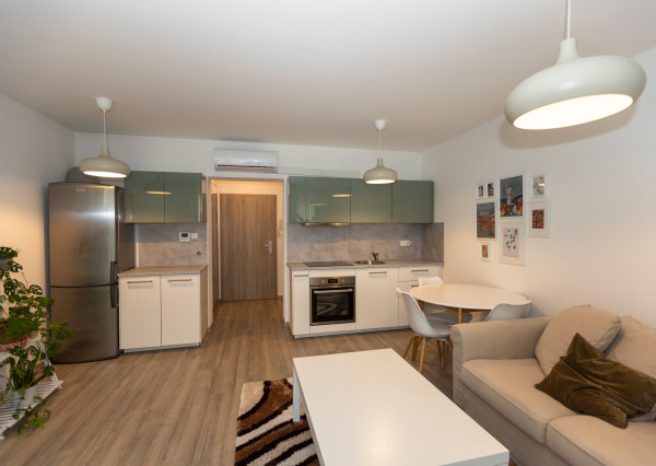 Prenájom moderného 2izb bytu 54m2, zariadený, 1x parkovanie