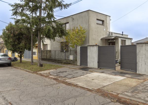 REZERVOVANÉ - Predaj rekonštr. 3izb RD 124m2 Garáž, prístrešok, pozemok 360m2