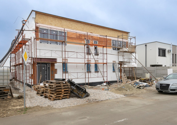 Predaj moderného 4izb holobytu 118m2 v dvojdome v Topoľnici. Pozemok 229m2