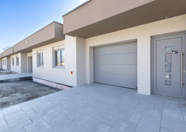 AKCIOVA CENA!!! Exkluzívne ponúkame na predaj novostavby 4izb RD s garážou, v radovej zástavbe v novovybudovanej lokalite v Nebojsi