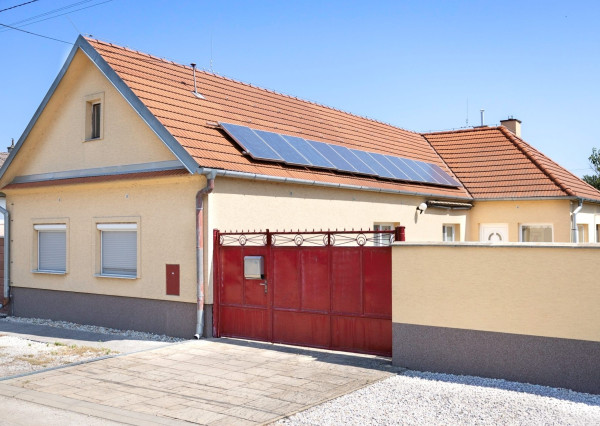 Rekonštruovaný 5izb dom Váhovce s pozemkom 28,5 áru (možnosť rozdeliť)