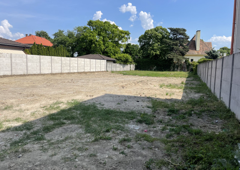 Sládkovičovo - exkluzívne ponúkame na predaj lukratívny stavebný pozemok pre výstavbu RD