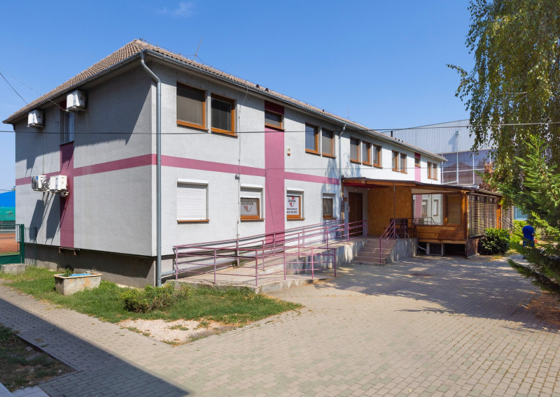 Predaj trojpodlažnej administratívnej budovy v Galante