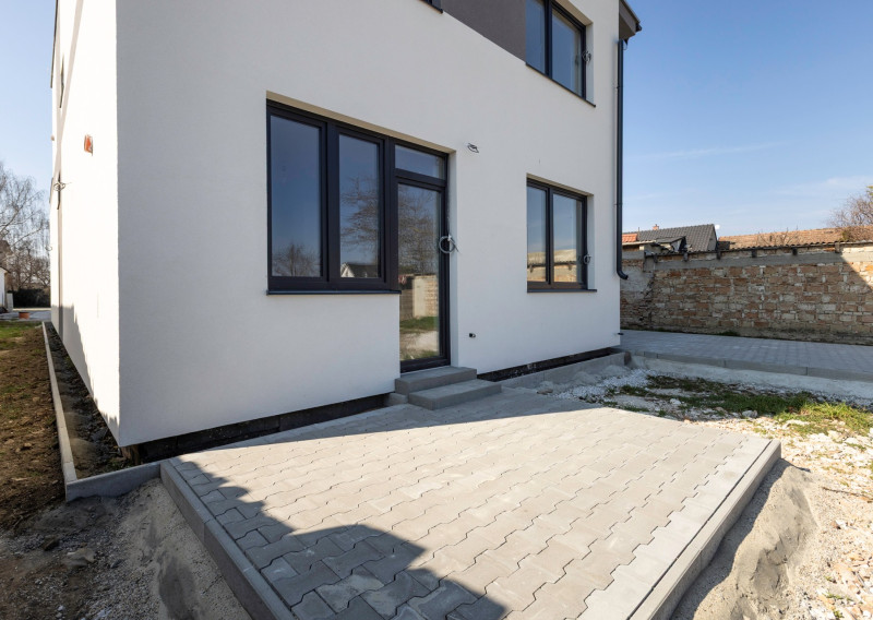 GA-HODY_B: Predaj 2izb bytu 56m2 na prízemí tehl. bytovky